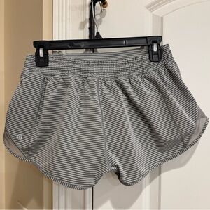 Lululemon Hotty Hot Lined Short 2.5” size 8